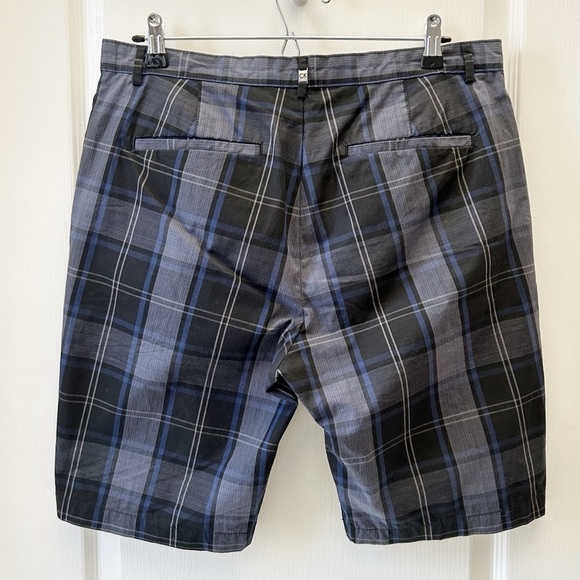 Calvin Klein Men's Plaid Flat Front Chino Shorts Black Blue and Gray Size 32 - Picture 3 of 12
